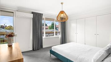 Desk, iron/ironing board, travel cot, Internet