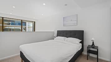 Iron/ironing board, Internet, bed sheets