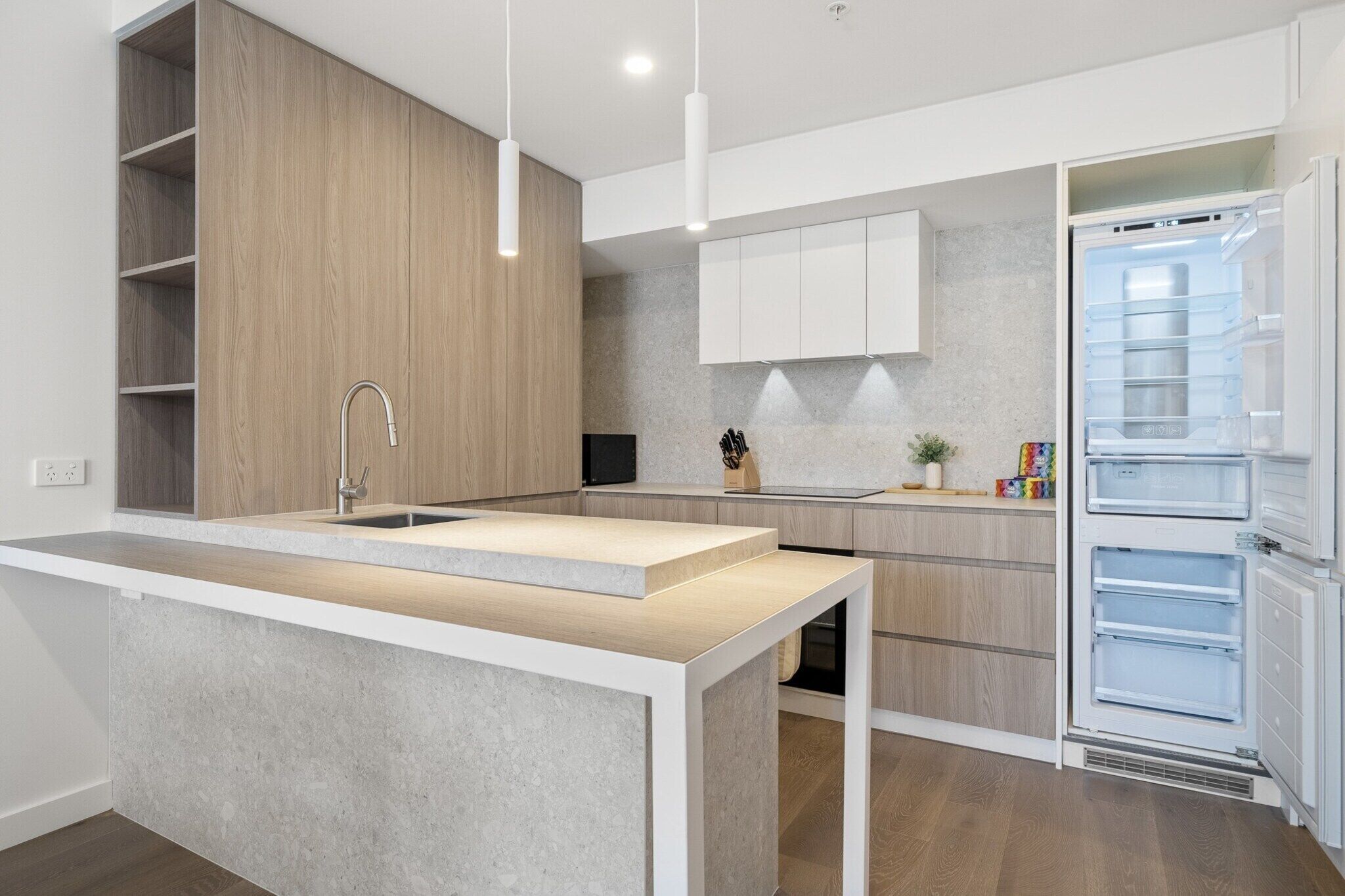 Kühlschrank, Mikrowelle, Ofen, Herdplatte