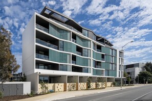 Exterior - Trendy 1-Bed Retreat in Fremantle with Rooftop (North Fremantle)