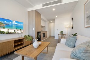 Smart TV - Stylish Studio Near Fremantle's Vibrant Spots (North Fremantle)