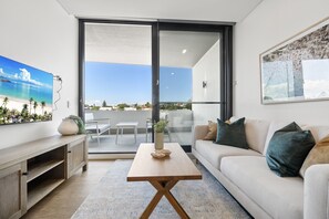 Smart TV - Modern 1-Bed Apartment with Views in Fremantle (North Fremantle)
