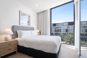 1 bedroom, iron/ironing board, Internet, bed sheets - Bright Studio with Rooftop BBQ in Fremantle (North Fremantle)