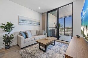 Smart TV - Charming 1-Bed with Rooftop Access & Parking (North Fremantle)
