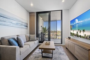 Smart TV - Charming 1-Bed with Rooftop Access & Parking (North Fremantle)