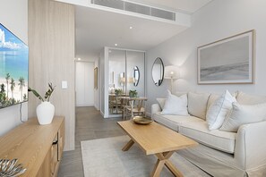 Smart TV - Bright Studio in Fremantle with Modern Finishes (North Fremantle)