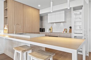 Fridge, microwave, oven, stovetop - Stylish 2-Bed Unit with Views & Rooftop Access (North Fremantle)