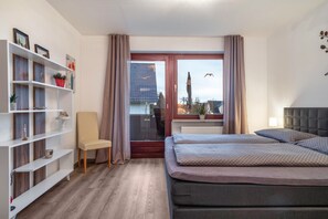 Tabla de planchar con plancha, wifi y ropa de cama 