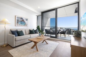 Smart TV - Penthouse Stay With Ocean Views (North Fremantle)