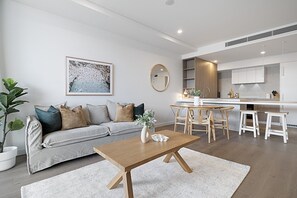 Smart TV, offices - Spacious 2-Bed Apartment in North Fremantle (North Fremantle)