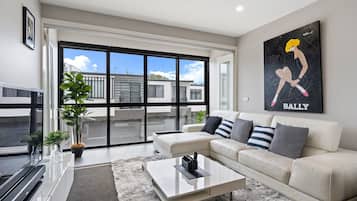 Una Smart TV, una oficina