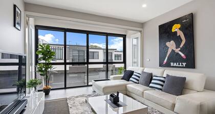 Modern 3-Bedroom Townhouse in Quiet Greenway