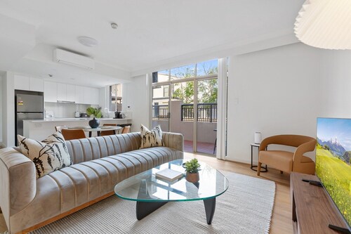 Stylish 2-Bed Apartment with Pool in Camperdown