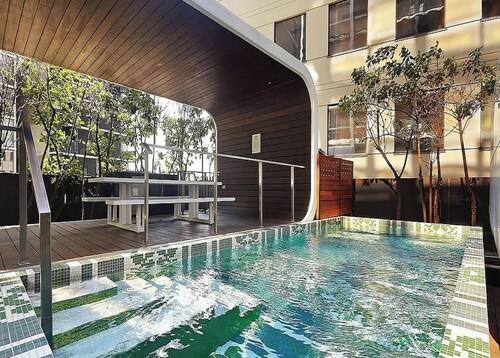 Schickes Stadtdomizil mit Pool, Fitnessstudio und Parkplatz