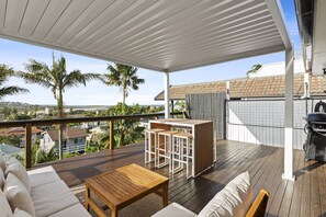 Outdoor dining - Chic Coastal 1-Bedroom Home with Balcony & BBQ (Dee Why)
