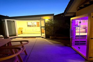 Outdoor dining - Wellness Escape: 1-Bed Home + Studio & Sauna (Kew East)
