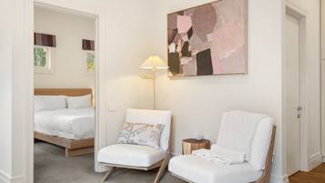1 chambre, bureau, fer et planche à repasser, accès Internet