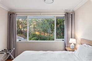Iron/ironing board, Internet, bed sheets - 3-Bed Pet-Friendly Near Wentworth (Wentworth Falls)