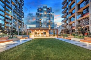 Exterior - Melbourne CBD 2Bed with Gym, Sauna & Pool Access (Melbourne)
