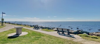 Rolig rekkehus med 2 soverom nær stranden