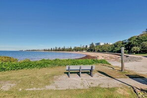Beach - Tranquil 2-Bed Townhouse Close to Beach (Redcliffe)