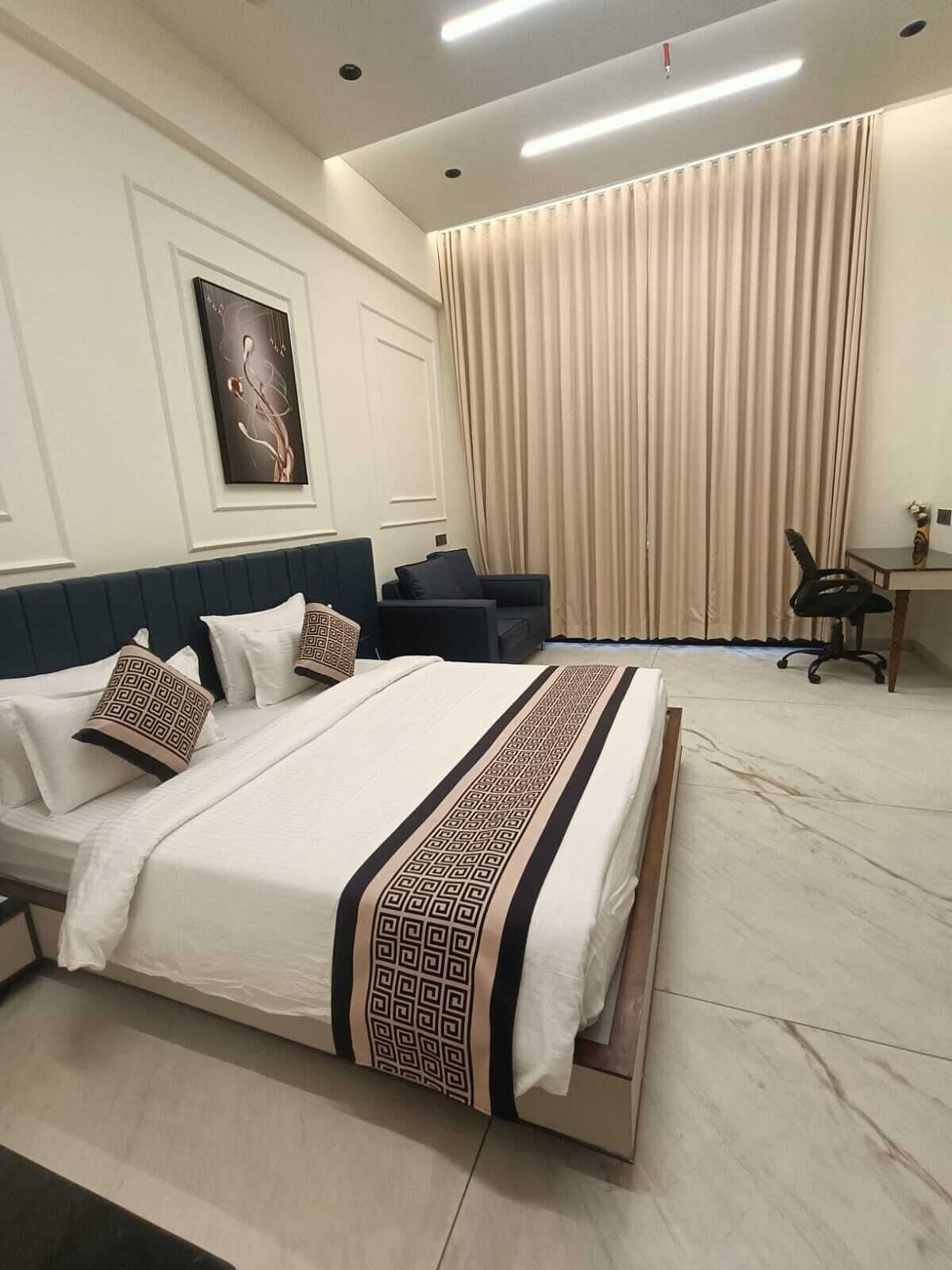 Club Studio | Rollaway beds, free WiFi, bed sheets