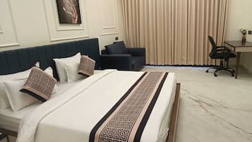 Club Studio | Rollaway beds, free WiFi, bed sheets