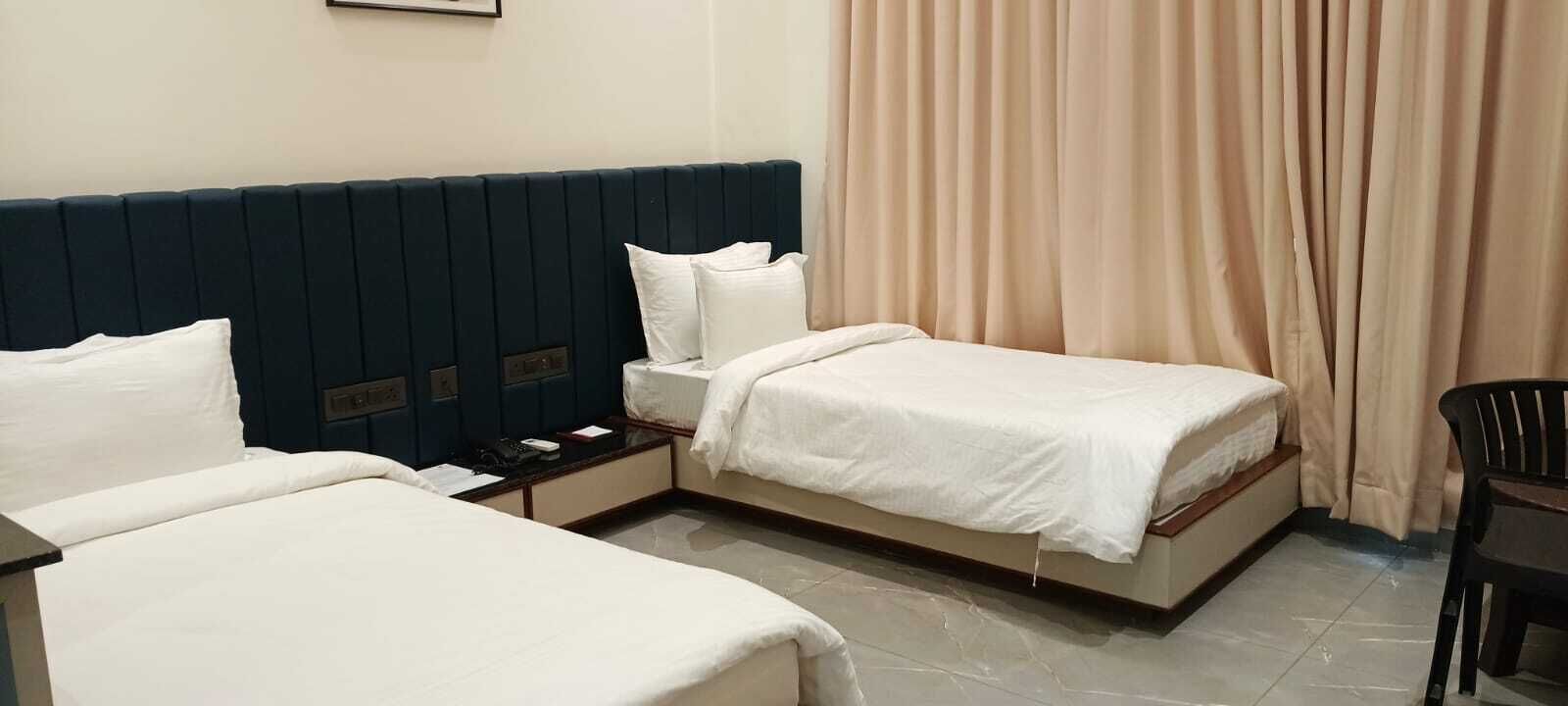 Deluxe Twin Room | Rollaway beds, free WiFi, bed sheets