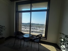 Studio Suite | Living area | Flat-screen TV