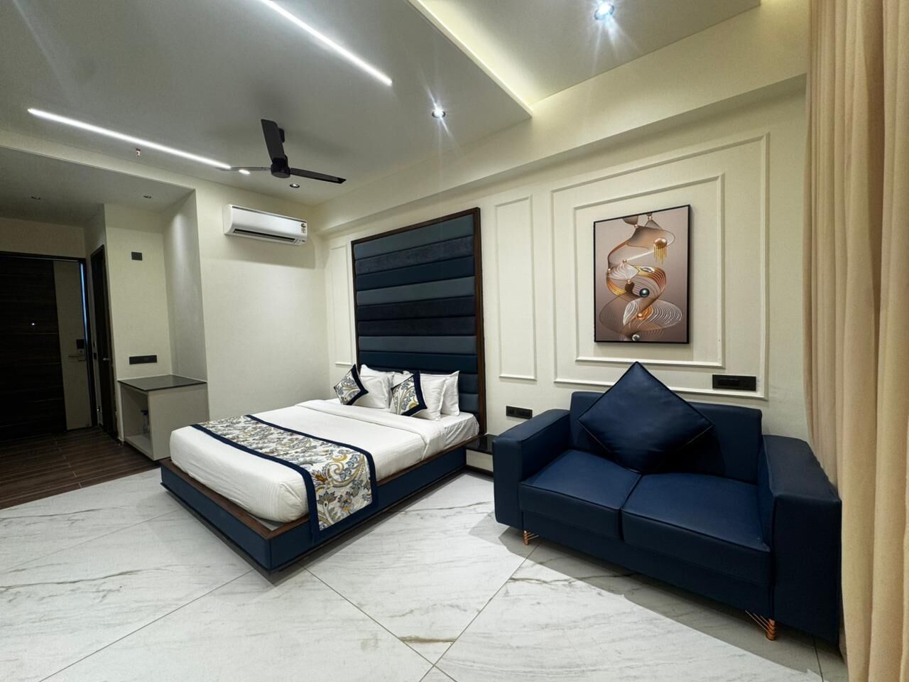 Club Studio | Rollaway beds, free WiFi, bed sheets