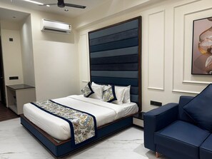 Rollaway beds, free WiFi, bed sheets