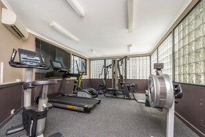 Fitness facility - Central East Perth Flat with Pool & Gym Access (East Perth)