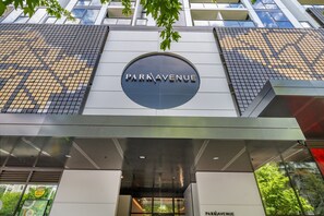 A building with a sign reading "PARKAVENUE" and a glass entrance.