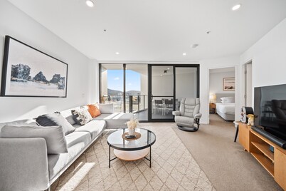 Stylish 2-Bed Apartment in Canberra CBD