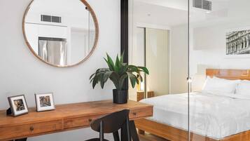 Desk, iron/ironing board, Internet, bed sheets