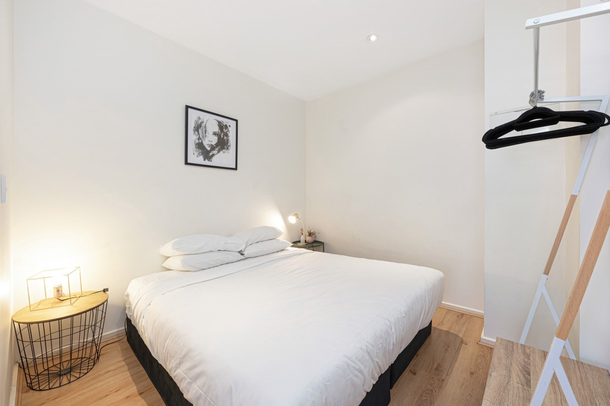 Iron/ironing board, Internet, bed sheets