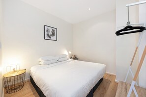 Iron/ironing board, internet, bed sheets