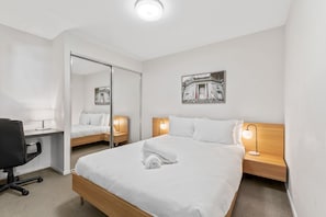 2 chambres, bureau, fer et planche à repasser, accès Internet
