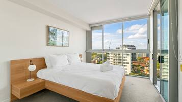 2 bedrooms, desk, iron/ironing board, Internet