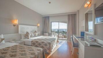 Basic Single Room, Balcony, Garden View | In-room safe, free WiFi