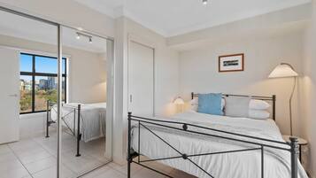 Desk, iron/ironing board, travel cot, Internet