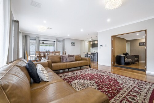 Spacious 4-Bed House with Outdoor Area