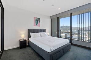 1 bedroom, iron/ironing board, Internet, bed sheets - Sleek 1-Bed Canberra Flat with Gym & Sauna Access (City)