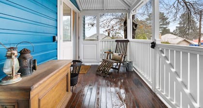 Bright 3-Bed House with Garden,