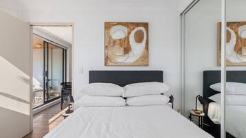 Iron/ironing board, Internet, bed sheets