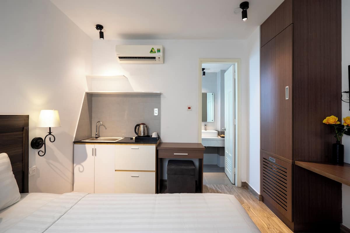 Superior Double Room | Desk, laptop workspace, blackout drapes, free WiFi