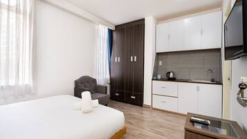 Deluxe Double Room | Minibar, individually furnished, desk, laptop workspace