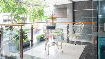 Hiên