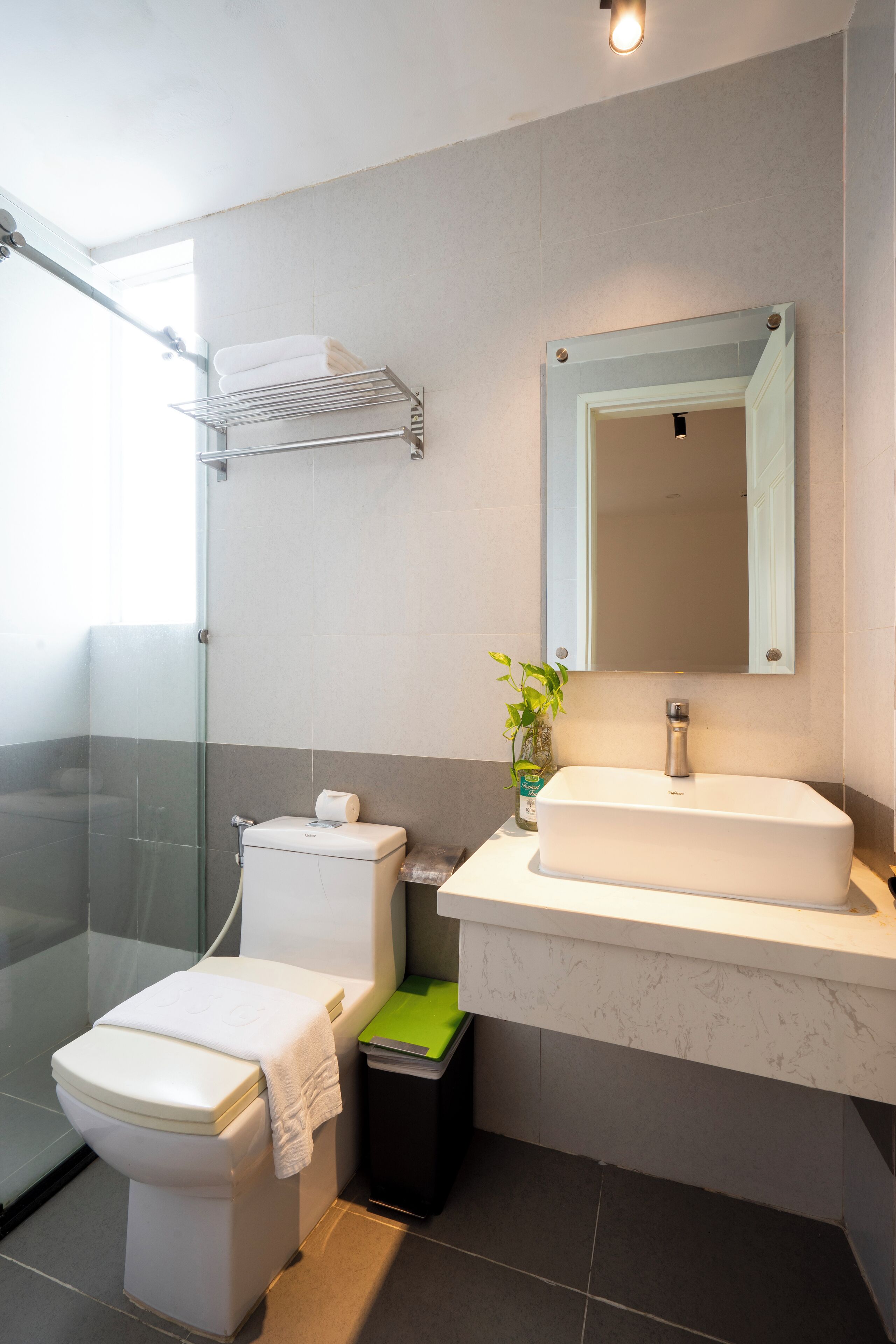 Quarto casal superior | Banheiro | Chuveiro, ducha de hidromassagem, produtos de toalete de grife 
