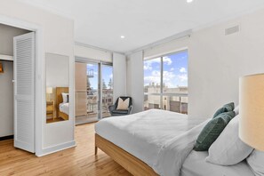 Iron/ironing board, Internet, bed sheets - Stylish 2-Bed Home Steps from Henley Beach (Henley Beach)